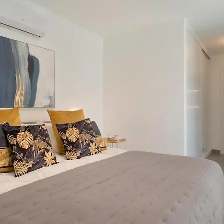 Sunset Sights By Buenavilla فيلة