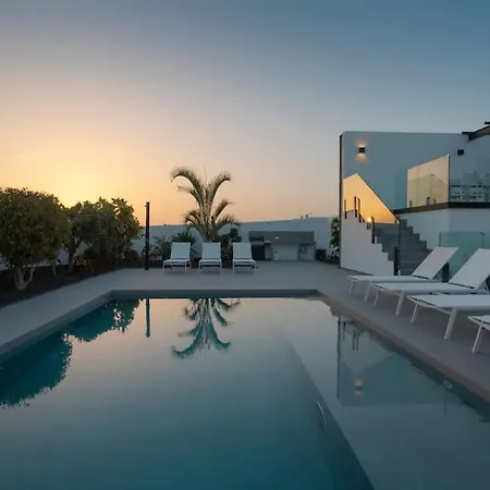 Sunset Sights By Buenavilla Вилла