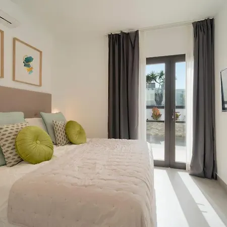 Sunset Sights By Buenavilla Βίλα